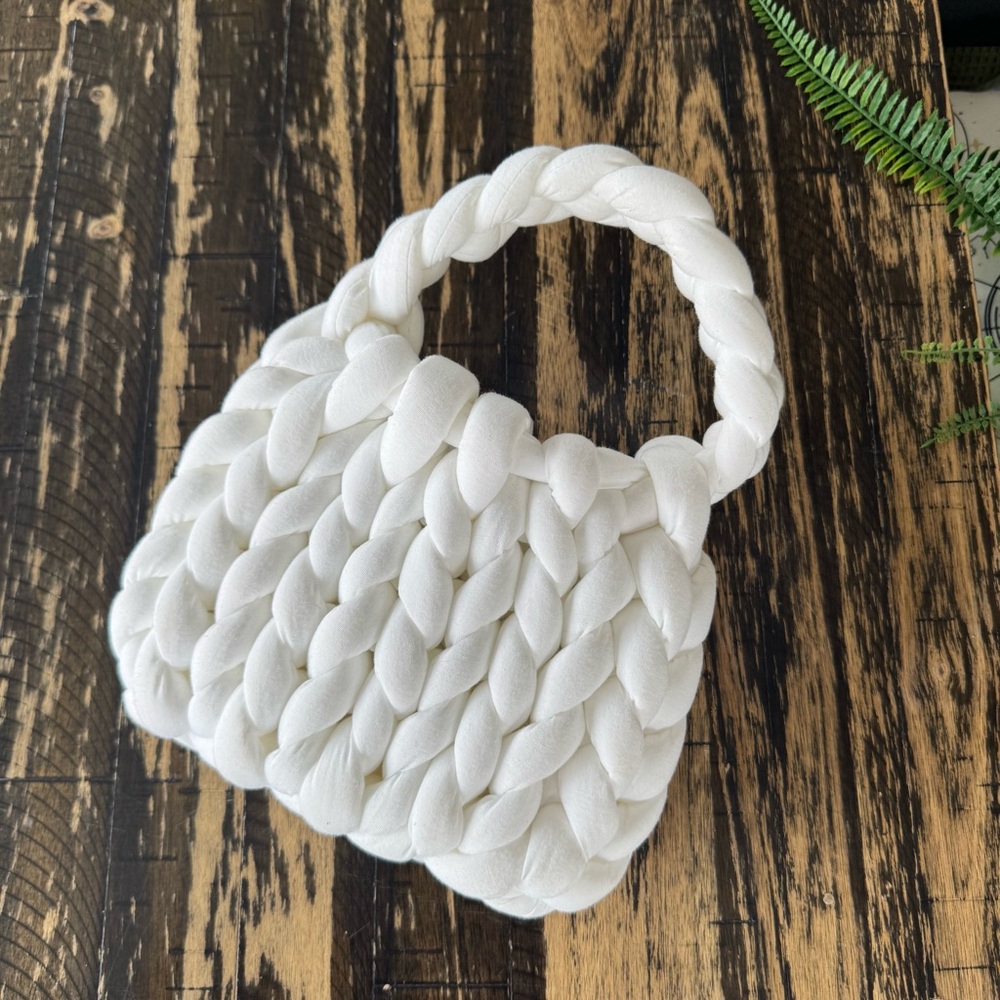 NEW 💫 White Knot Top Handle Boho Purse - OneSize